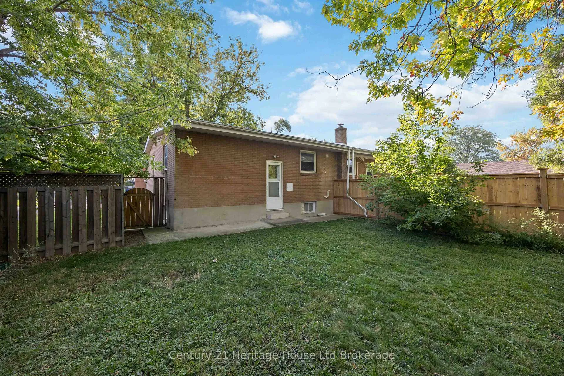 Photo 25 of 115 Sutton Street, Sarnia — HOMEH