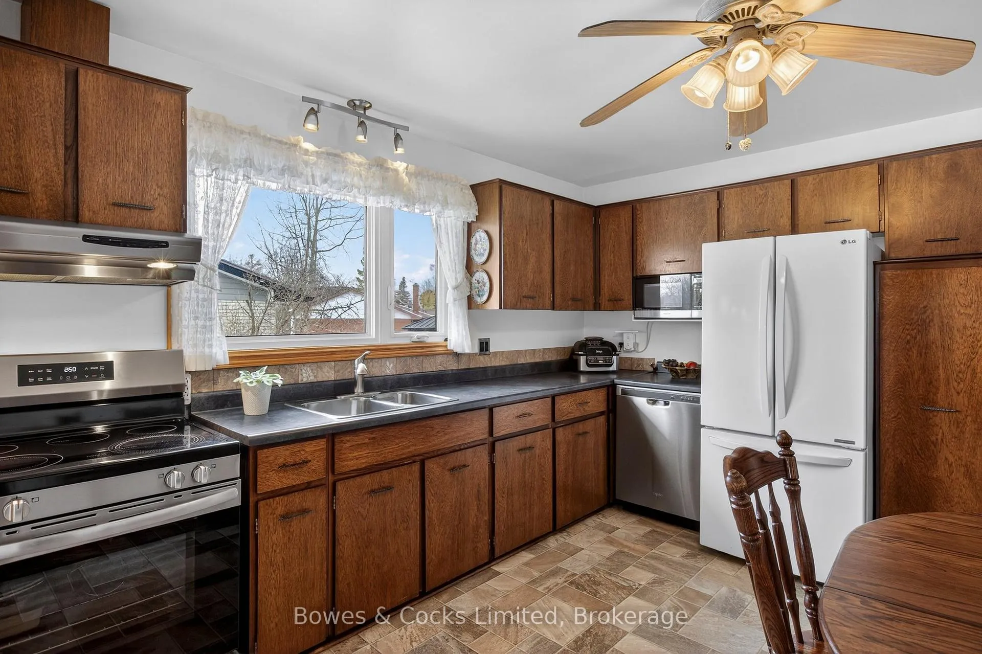 Photo 12 of 2576 Bensfort Road, Peterborough, Ashburnham Ward 4 — HOMEH