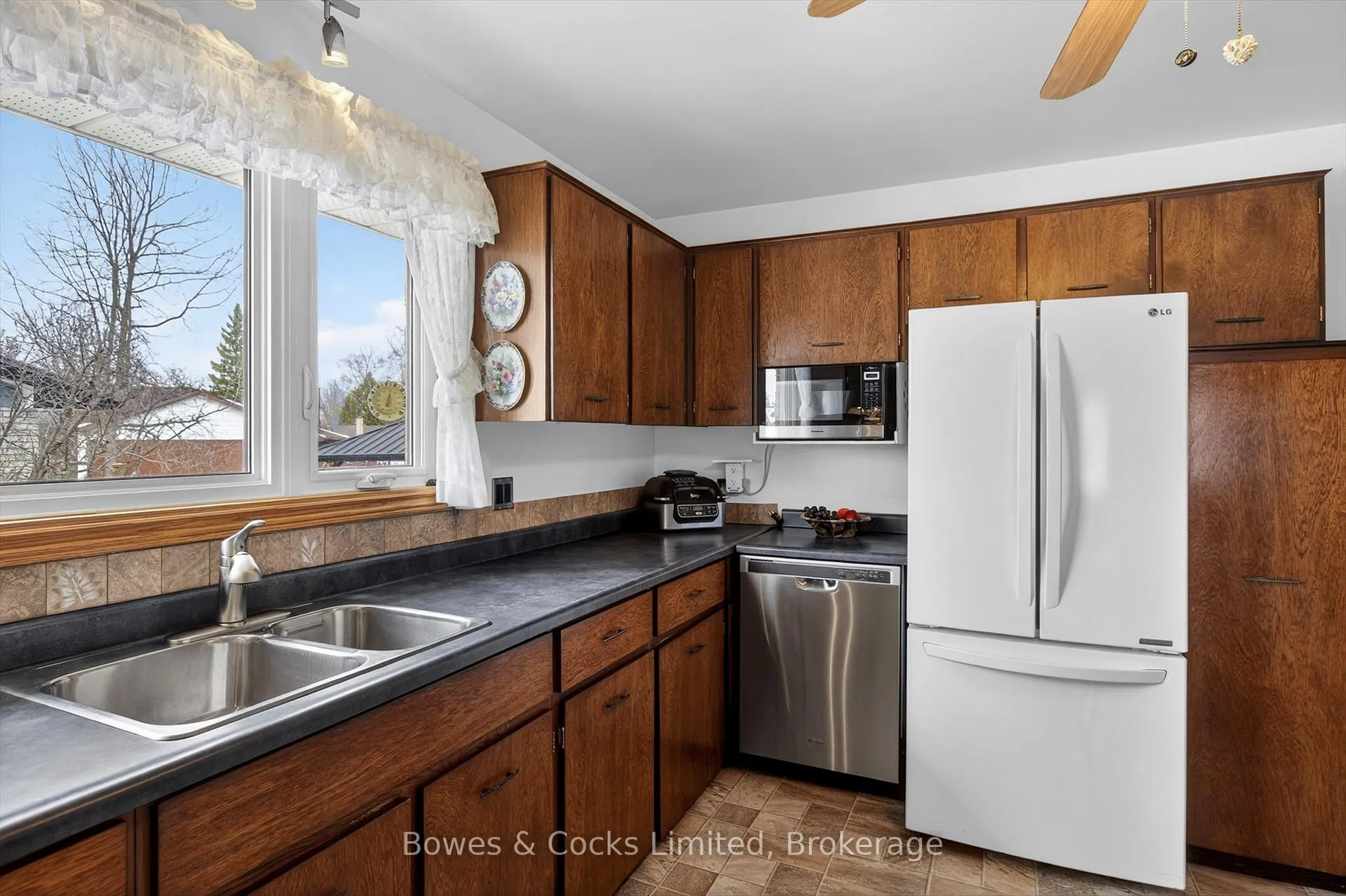 Photo 14 of 2576 Bensfort Road, Peterborough, Ashburnham Ward 4 — HOMEH