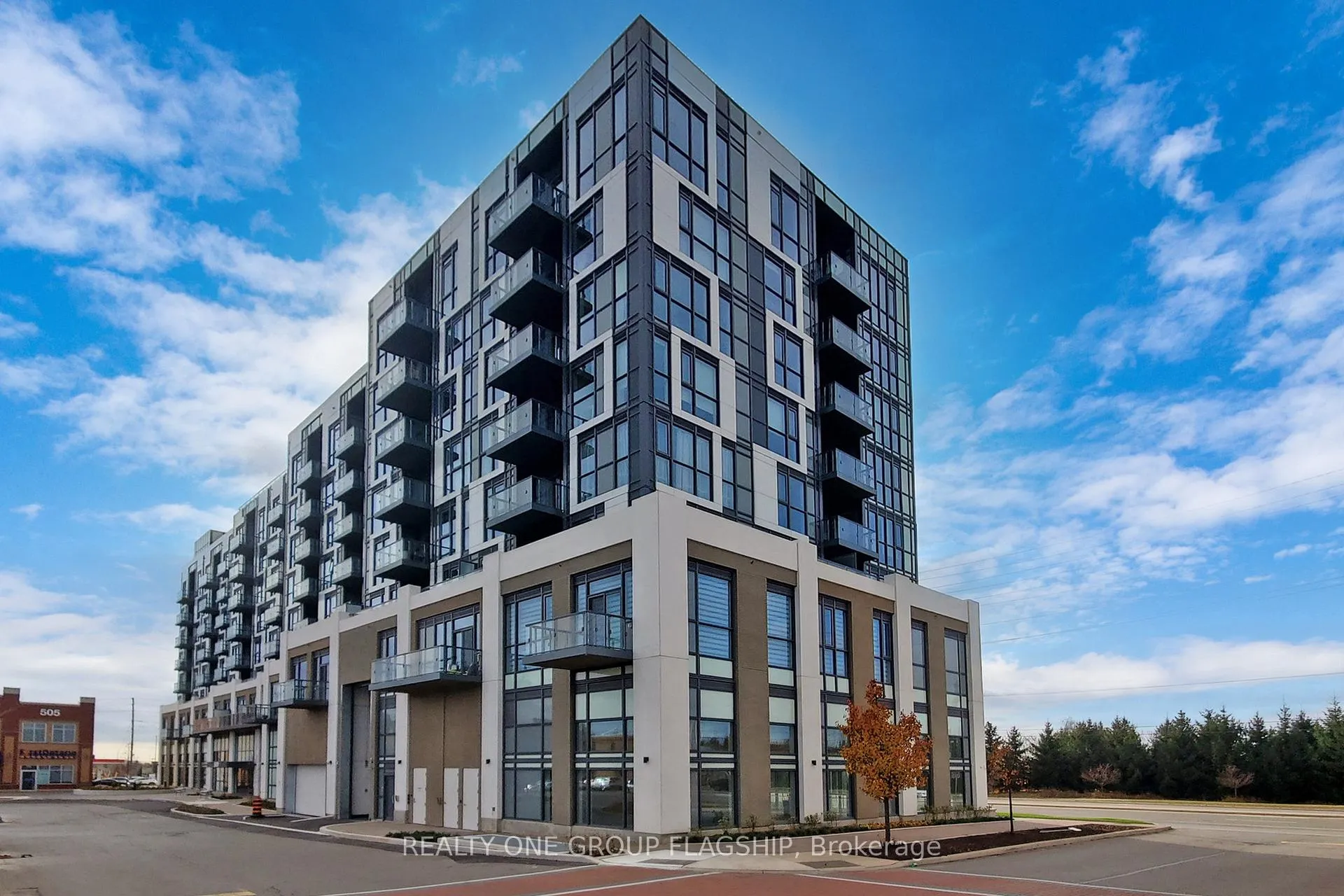 Front of Unit 410, 509 Dundas Street W