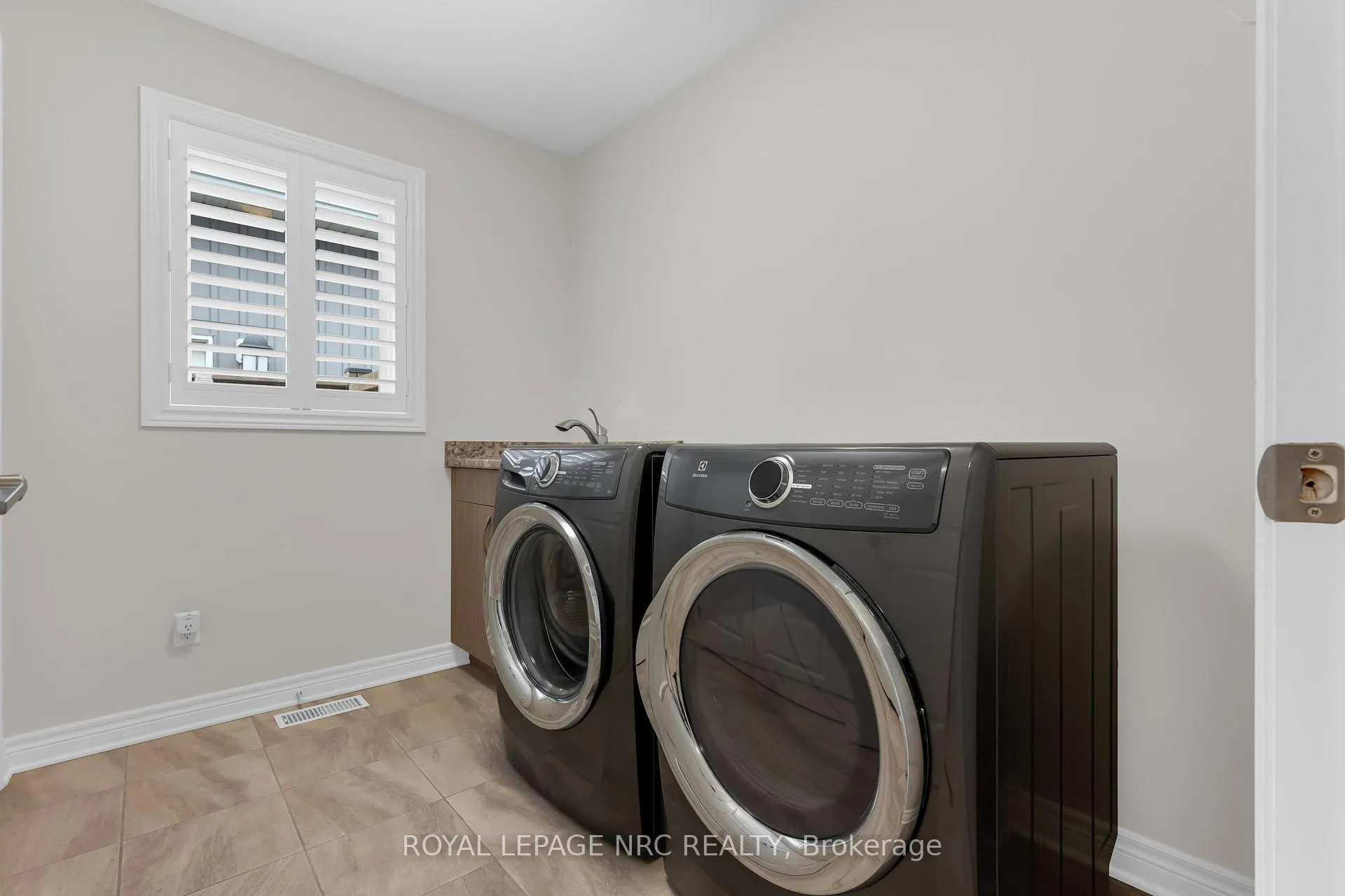 Photo 23 of 25 Mcfarland Street, Thorold, Hurricane/Merrittville — HOMEH