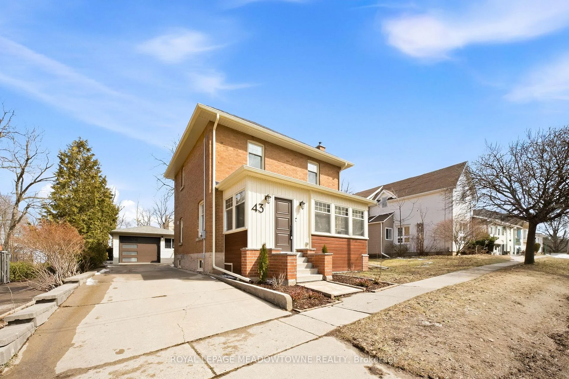 Photo 2 of 43 Frederick Street, Halton Hills, Acton — HOMEH