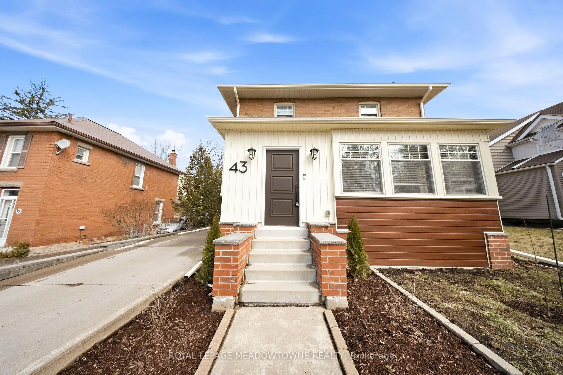 Photo 3 of 43 Frederick Street, Halton Hills, Acton — HOMEH