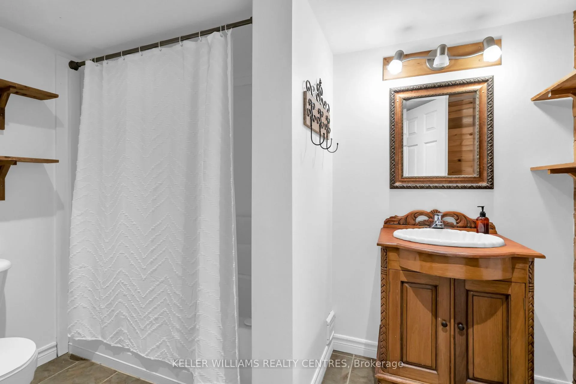 Photo 20 of 163A Owen Street, Barrie, Wellington — HOMEH