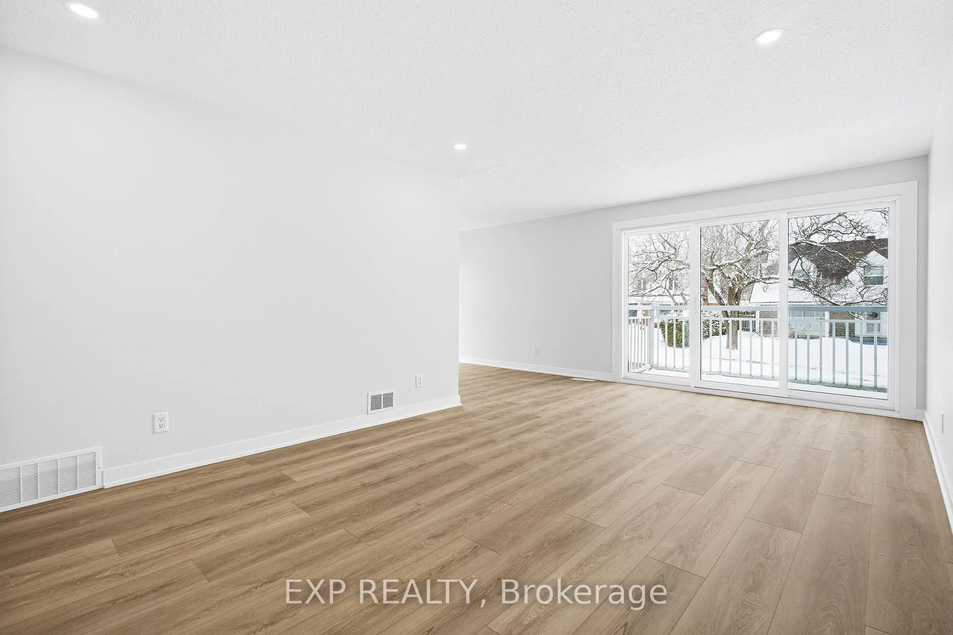 Photo 11 of 46 Charkay Street, Ottawa, Borden Farm/Stewart Farm/Carleton Heights/Parkwood Hills — HOMEH