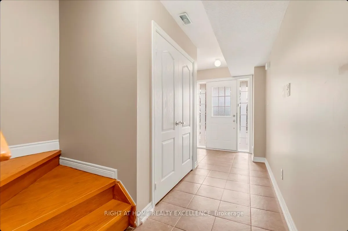 Photo 5 of 33 October Place, Brampton, Bram West — HOMEH