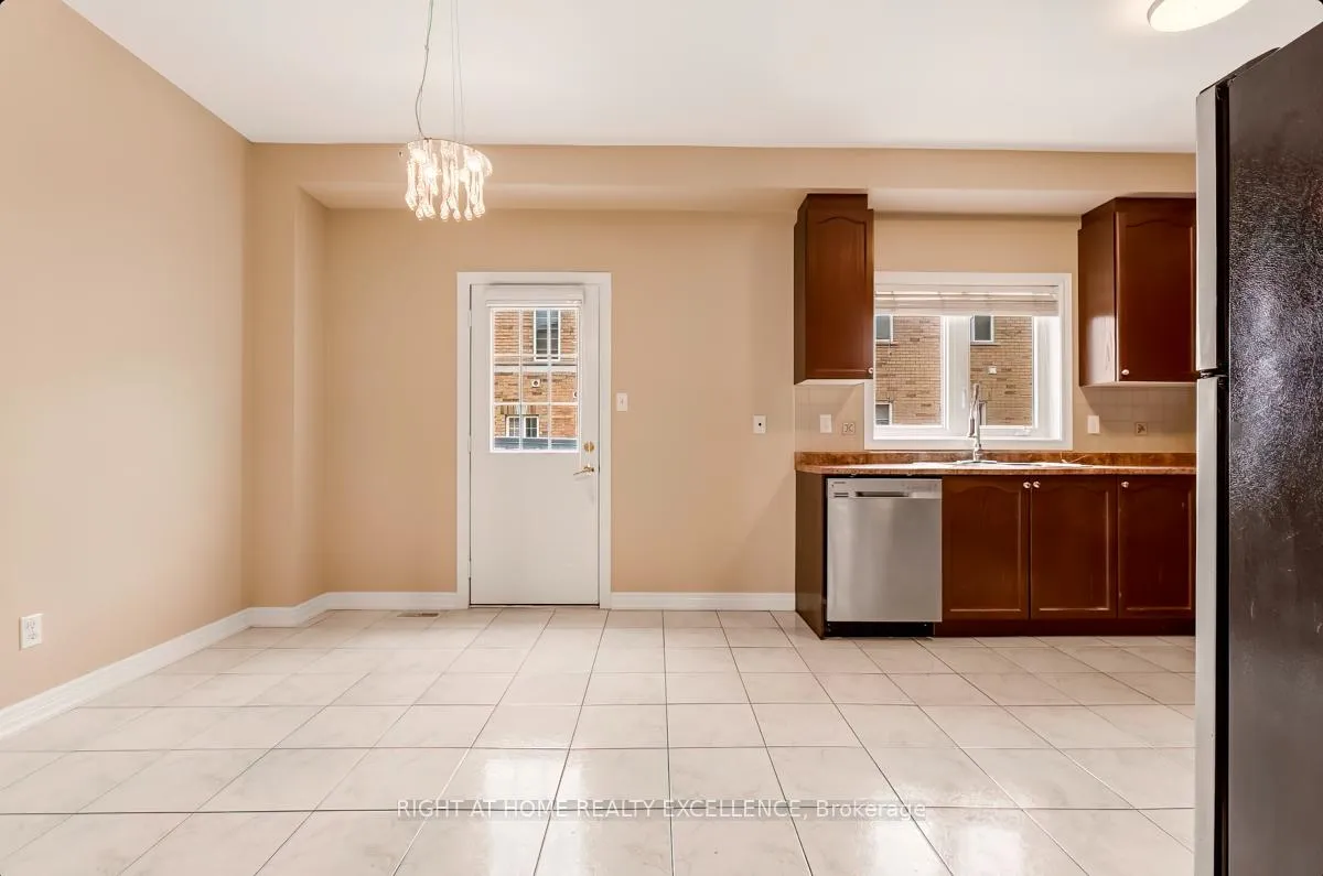 Photo 12 of 33 October Place, Brampton, Bram West — HOMEH