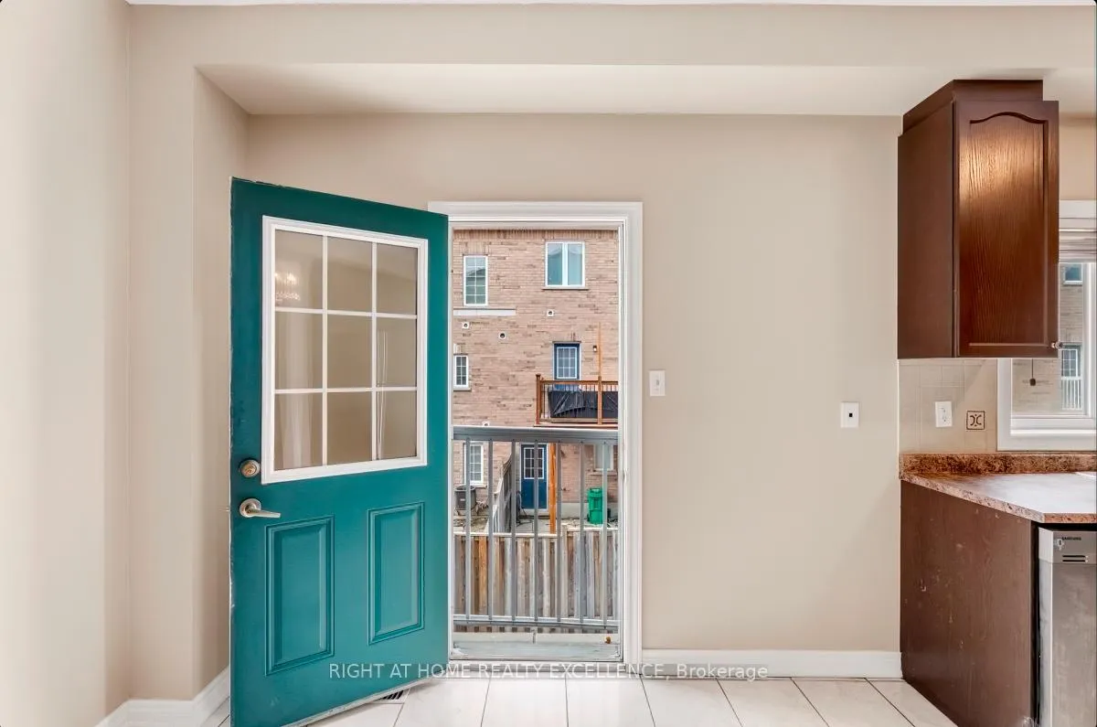 Photo 14 of 33 October Place, Brampton, Bram West — HOMEH