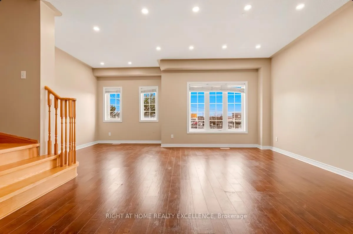 Photo 15 of 33 October Place, Brampton, Bram West — HOMEH