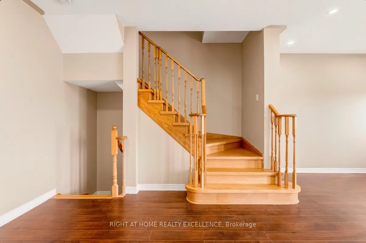 Photo 19 of 33 October Place, Brampton, Bram West — HOMEH