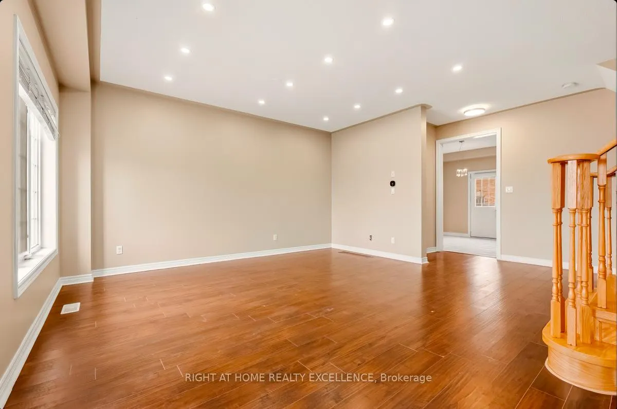 Photo 21 of 33 October Place, Brampton, Bram West — HOMEH
