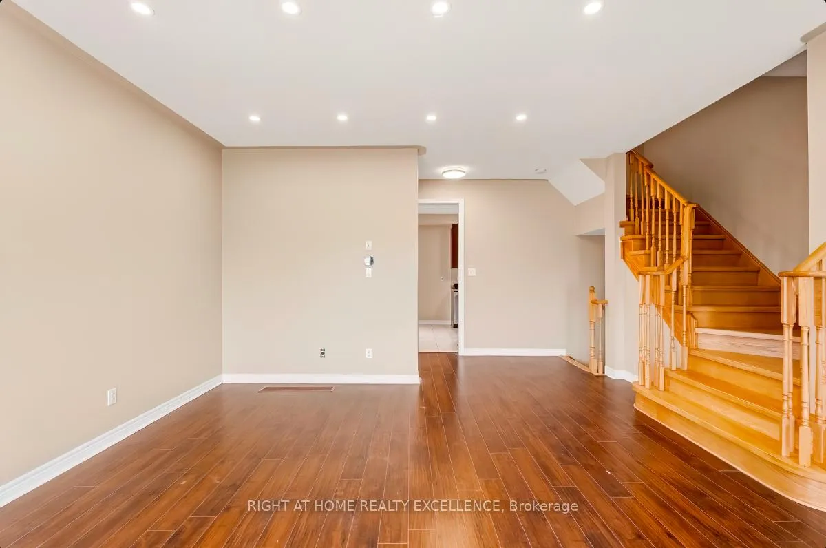 Photo 22 of 33 October Place, Brampton, Bram West — HOMEH