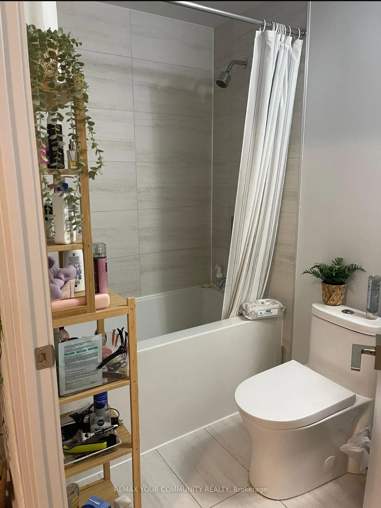 Photo 8 of Unit 4004, 2920 Highway 7, Vaughan, Concord — HOMEH