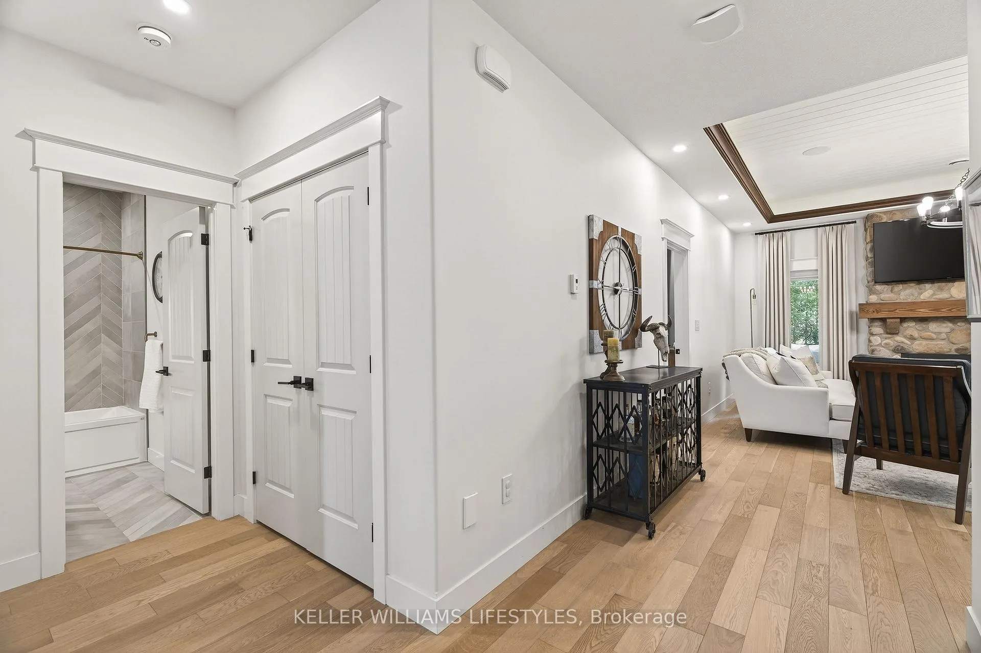 Photo 10 of 22 Delevan Street, Bluewater, Bayfield — HOMEH