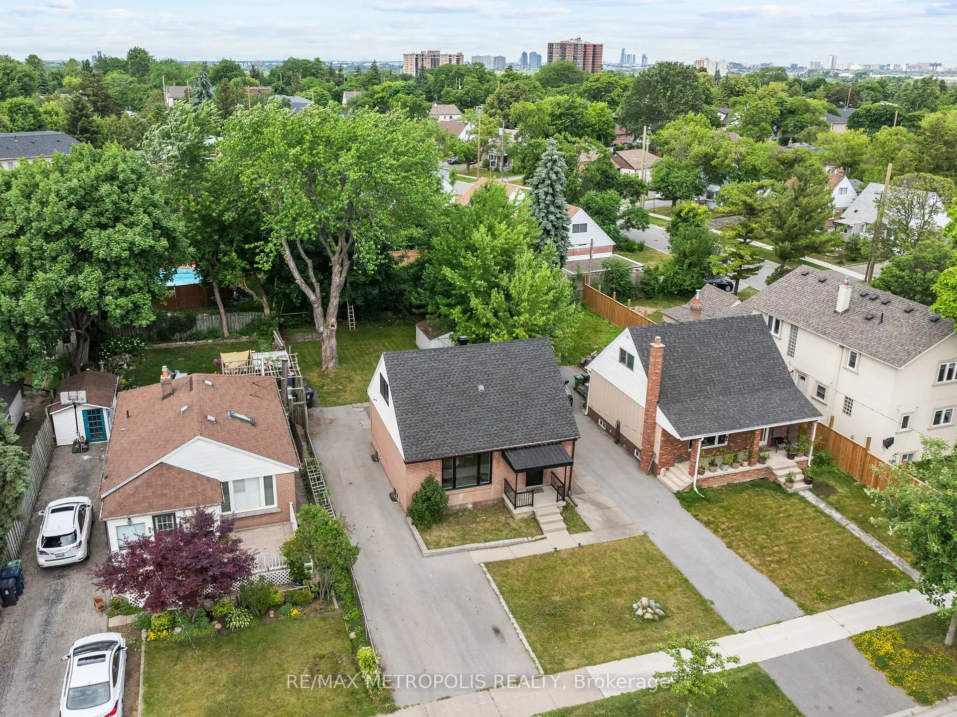 Photo 2 of 96 Allenby Avenue, Etobicoke, Elms-Old Rexdale — HOMEH