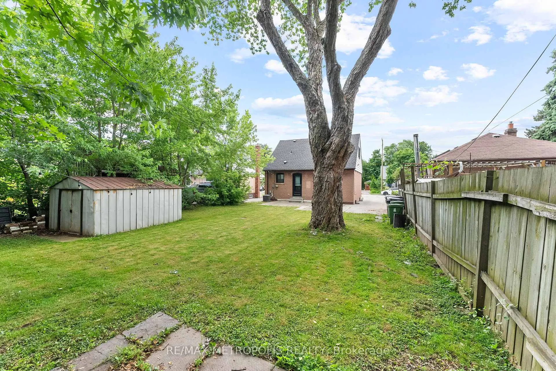 Photo 34 of 96 Allenby Avenue, Etobicoke, Elms-Old Rexdale — HOMEH
