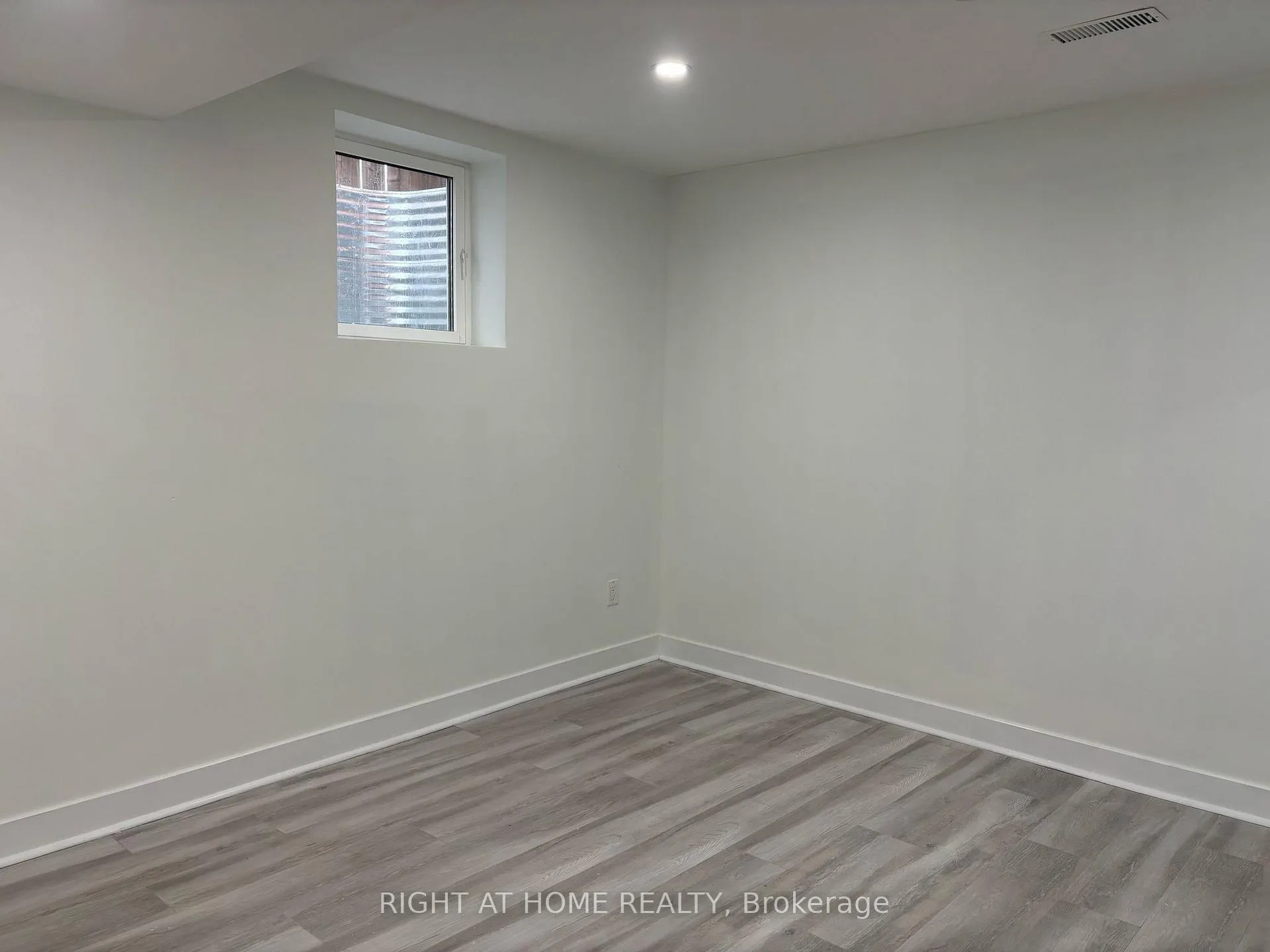 Photo 6 of Unit Basement, 65 Mildenhall Place, Whitby, Brooklin — HOMEH