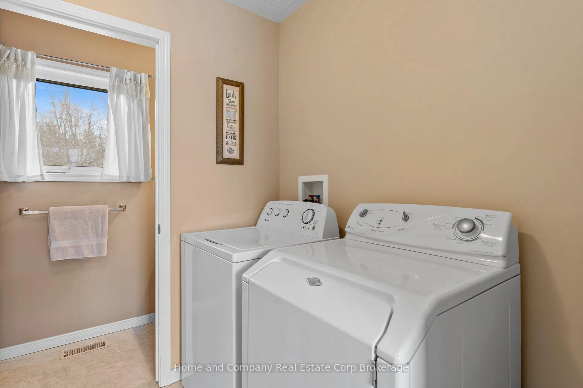 Photo 11 of 30 Carriage Lane, Bluewater, Bayfield — HOMEH