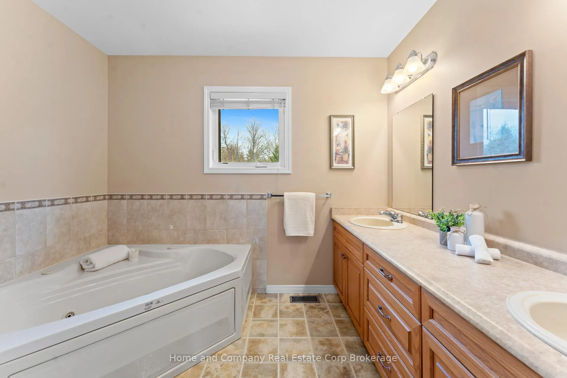 Photo 23 of 30 Carriage Lane, Bluewater, Bayfield — HOMEH