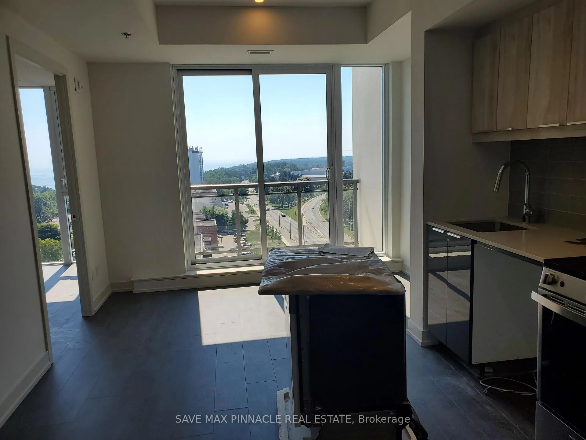 Front of Unit 814, 90 Glen Everest Road