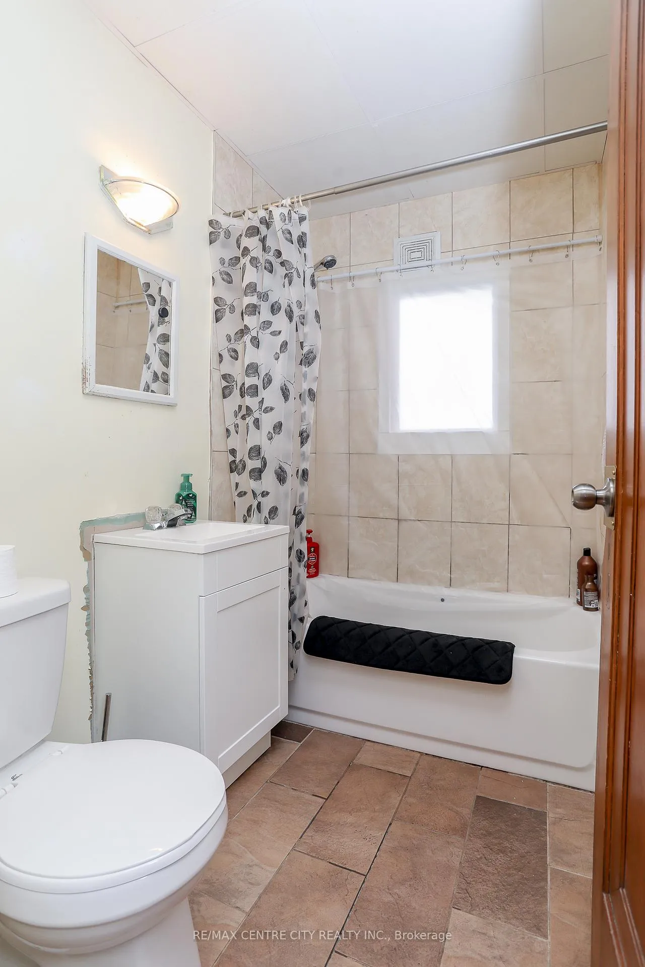 Photo 10 of 15 Wilson Avenue, St. Thomas — HOMEH