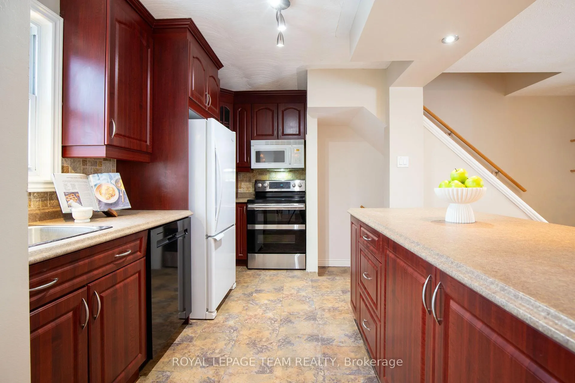 Photo 6 of 840 Borthwick Avenue, Ottawa, Castle Heights/Rideau High — HOMEH