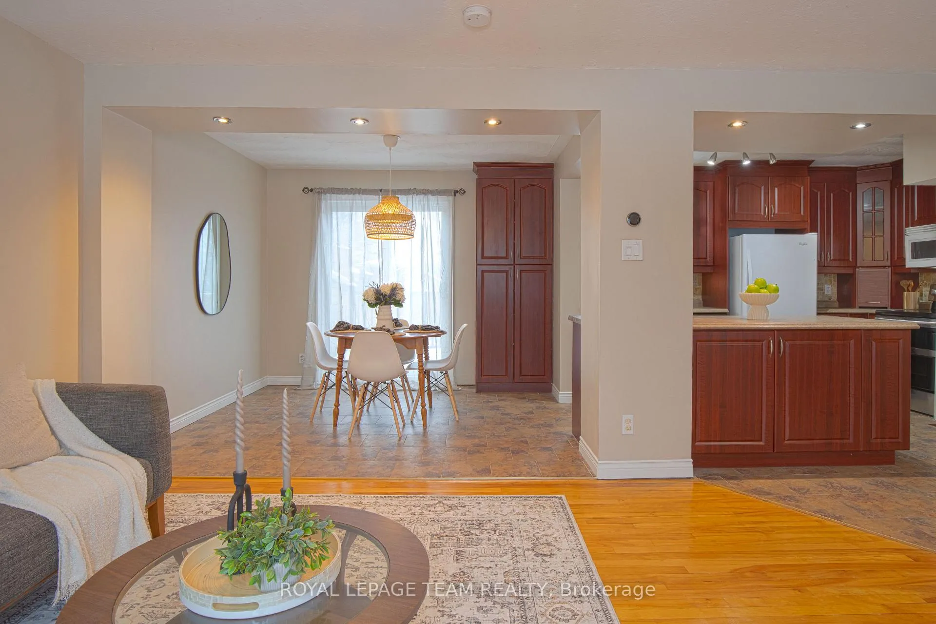 Photo 12 of 840 Borthwick Avenue, Ottawa, Castle Heights/Rideau High — HOMEH