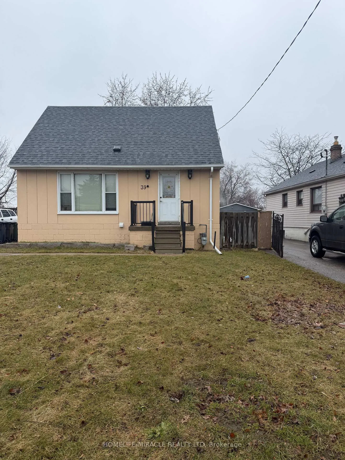 Photo 2 of 39 Chalfont Road, Etobicoke, Elms-Old Rexdale — HOMEH