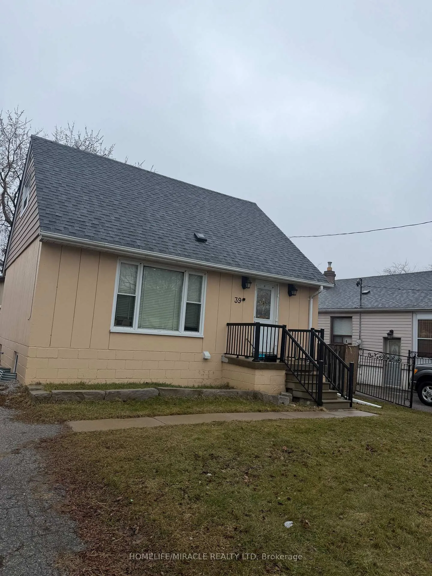 Photo 3 of 39 Chalfont Road, Etobicoke, Elms-Old Rexdale — HOMEH