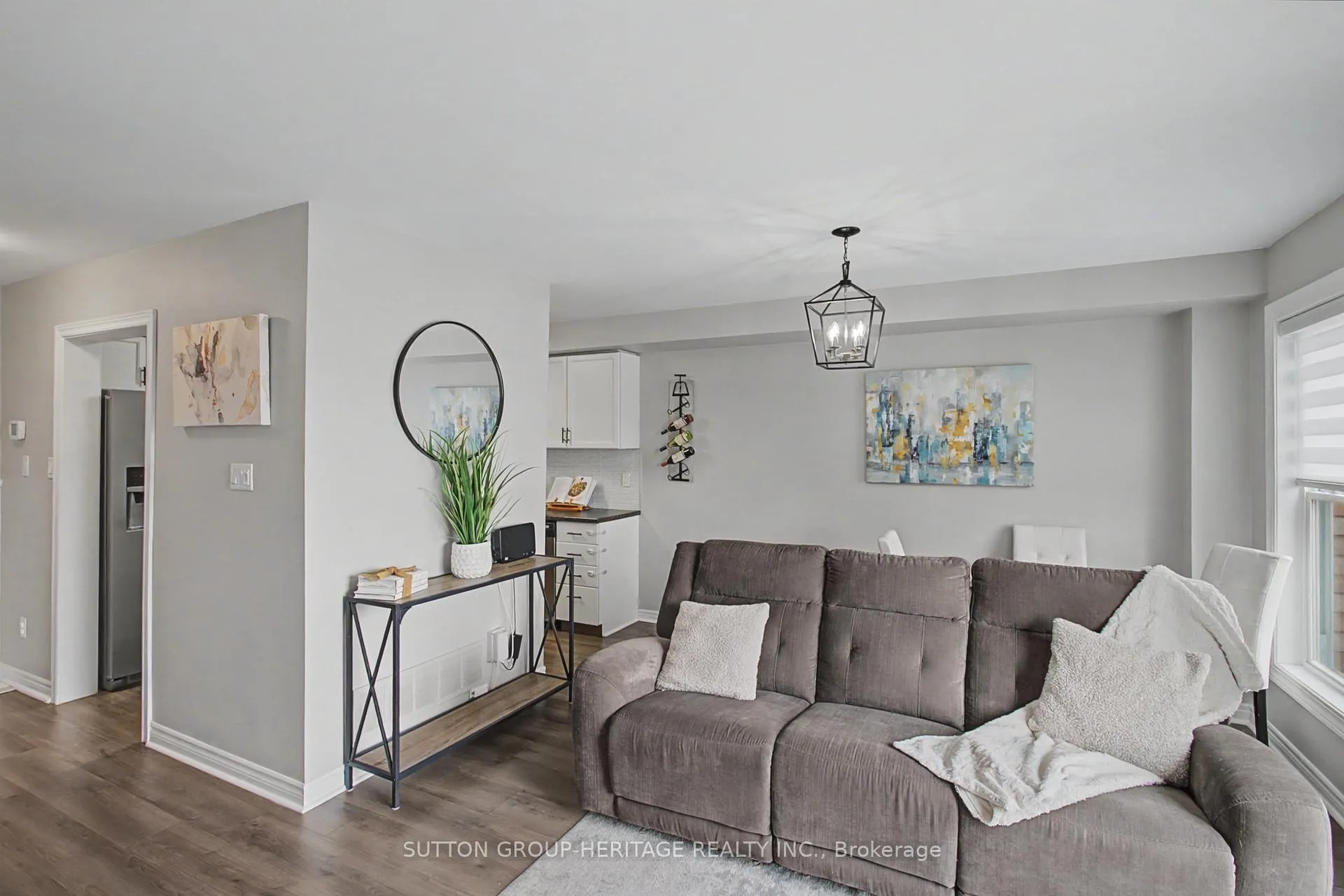 Photo 4 of 77 Lancaster Court, Georgina, Keswick South — HOMEH