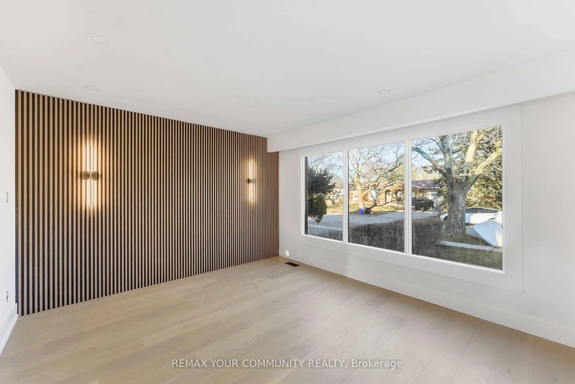 Photo 4 of 4363 Meadowvale Drive, Niagara Falls, Morrison — HOMEH