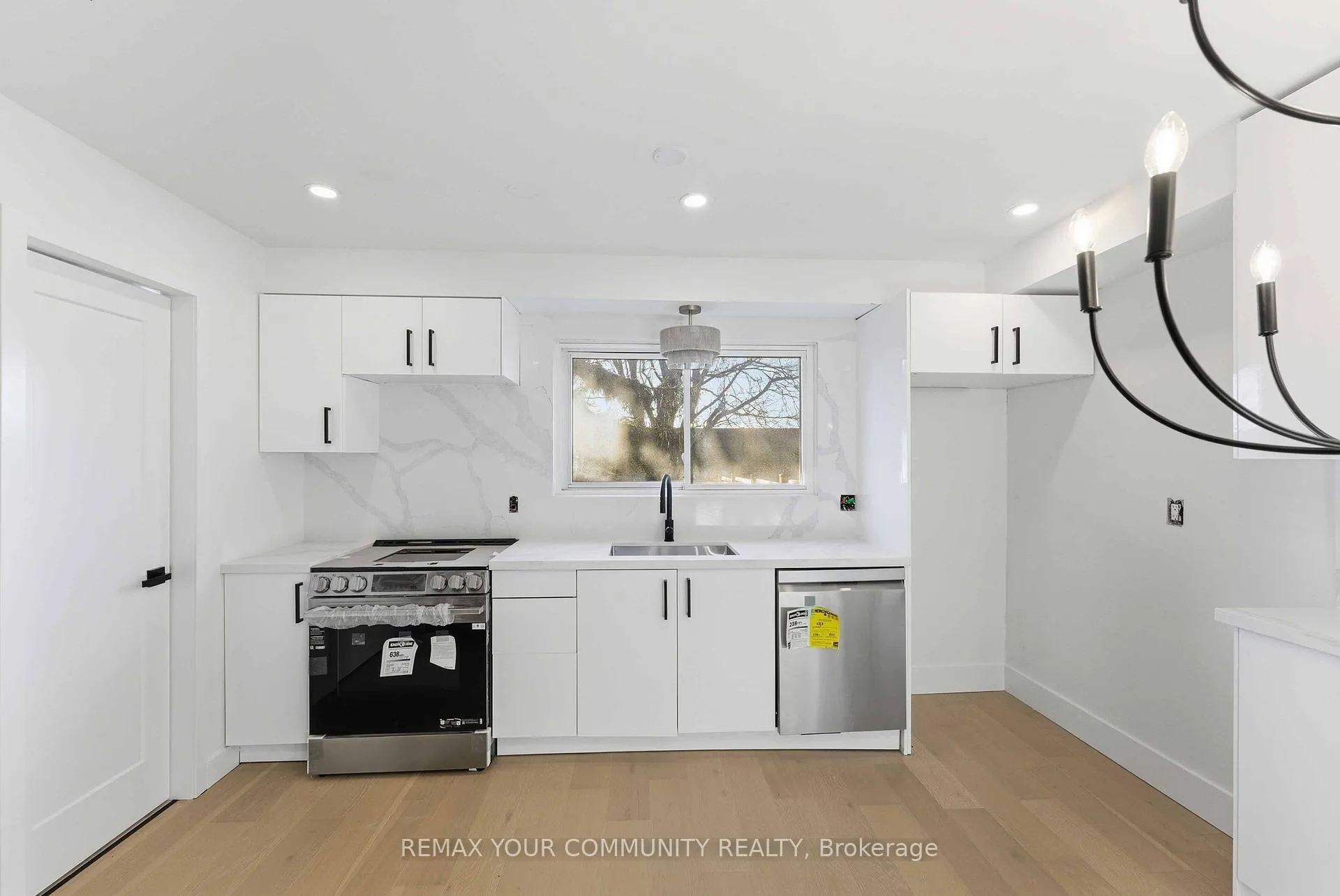 Photo 6 of 4363 Meadowvale Drive, Niagara Falls, Morrison — HOMEH