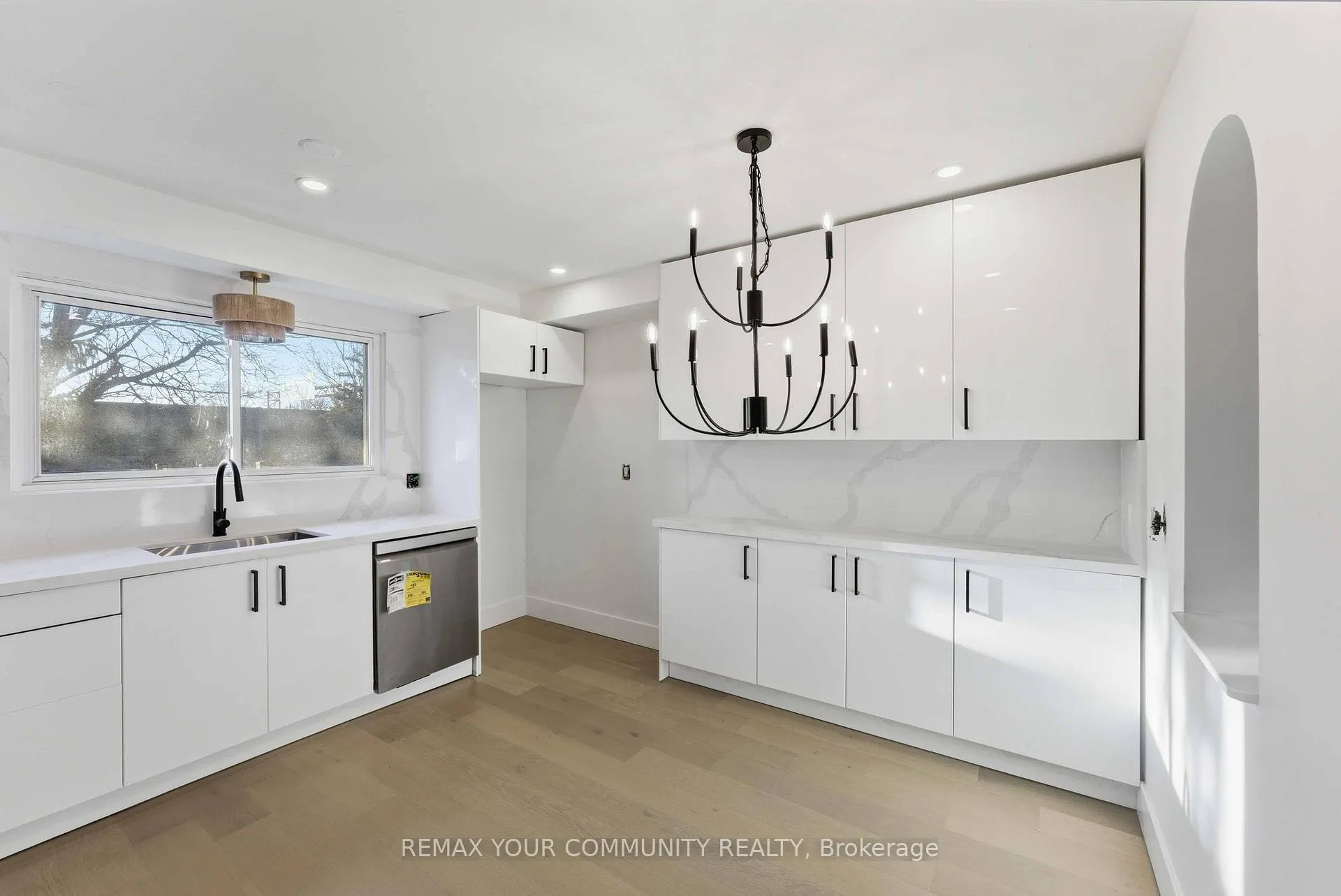 Photo 8 of 4363 Meadowvale Drive, Niagara Falls, Morrison — HOMEH