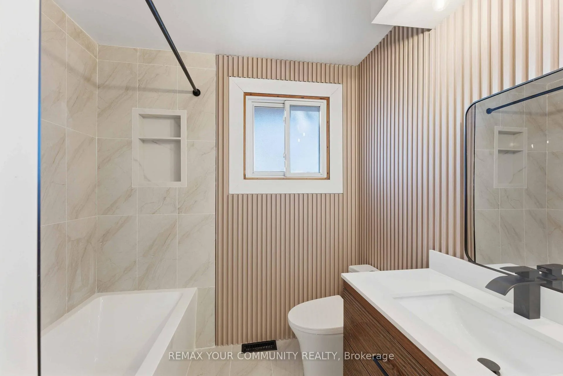 Photo 11 of 4363 Meadowvale Drive, Niagara Falls, Morrison — HOMEH
