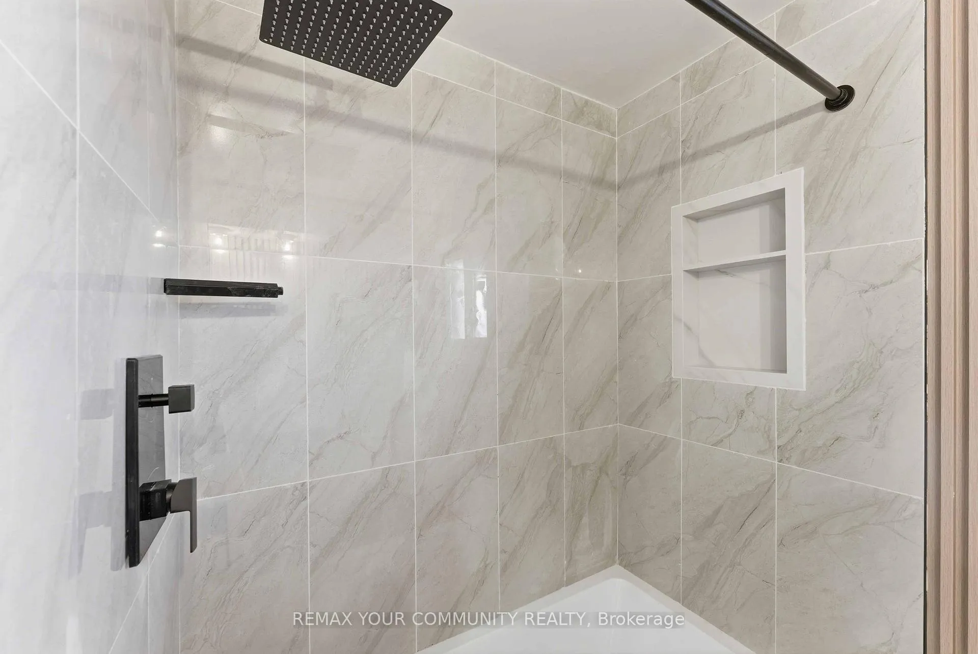 Photo 12 of 4363 Meadowvale Drive, Niagara Falls, Morrison — HOMEH