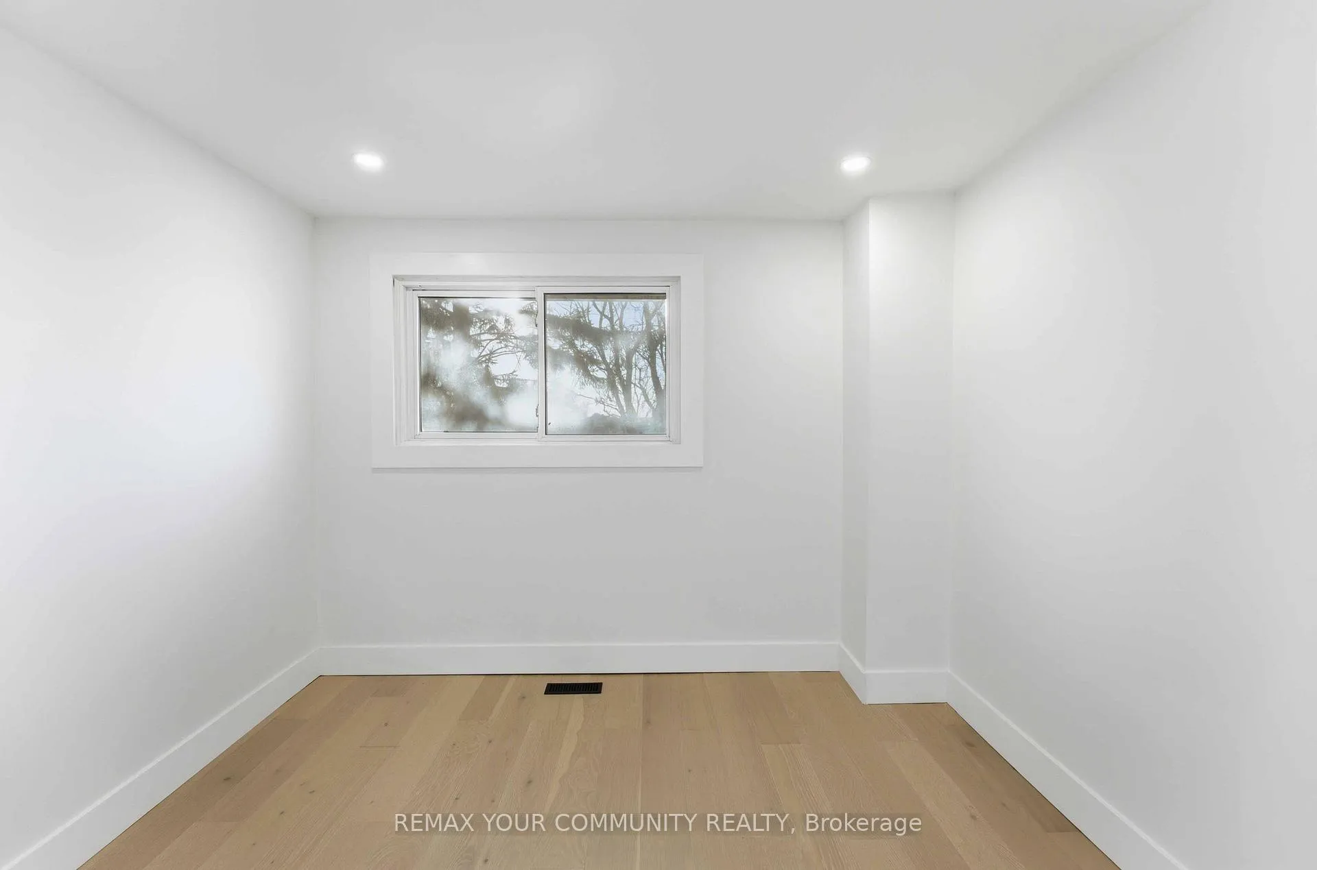 Photo 14 of 4363 Meadowvale Drive, Niagara Falls, Morrison — HOMEH