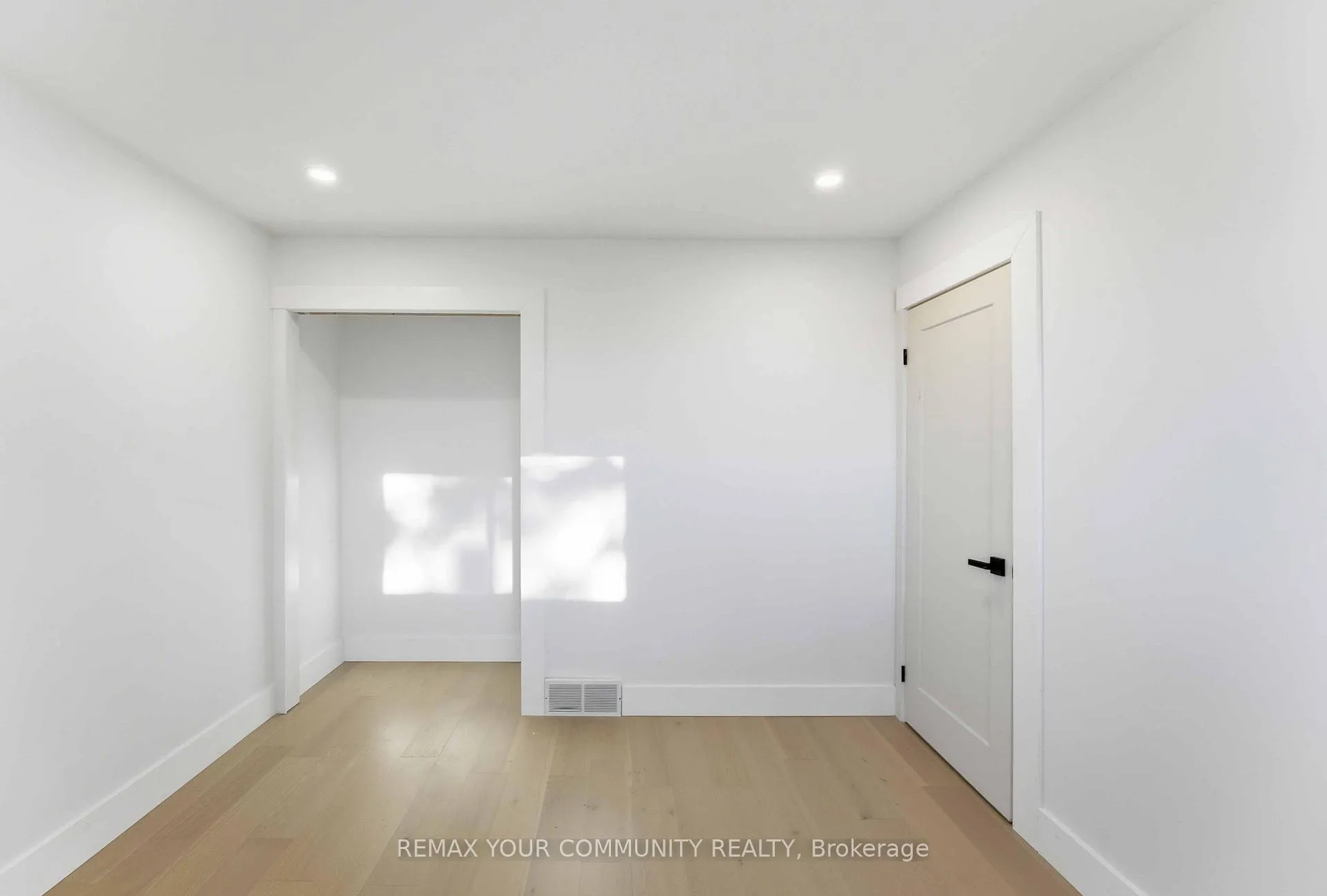 Photo 15 of 4363 Meadowvale Drive, Niagara Falls, Morrison — HOMEH
