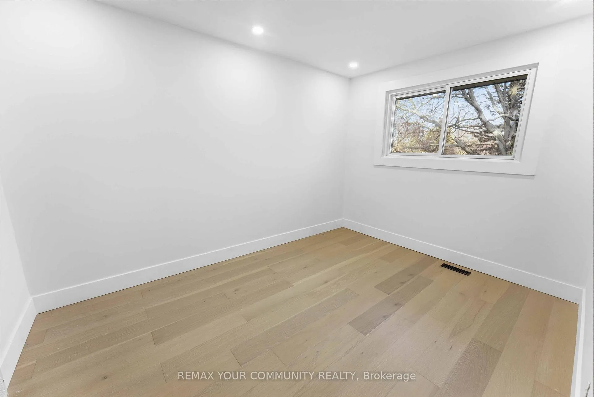Photo 16 of 4363 Meadowvale Drive, Niagara Falls, Morrison — HOMEH