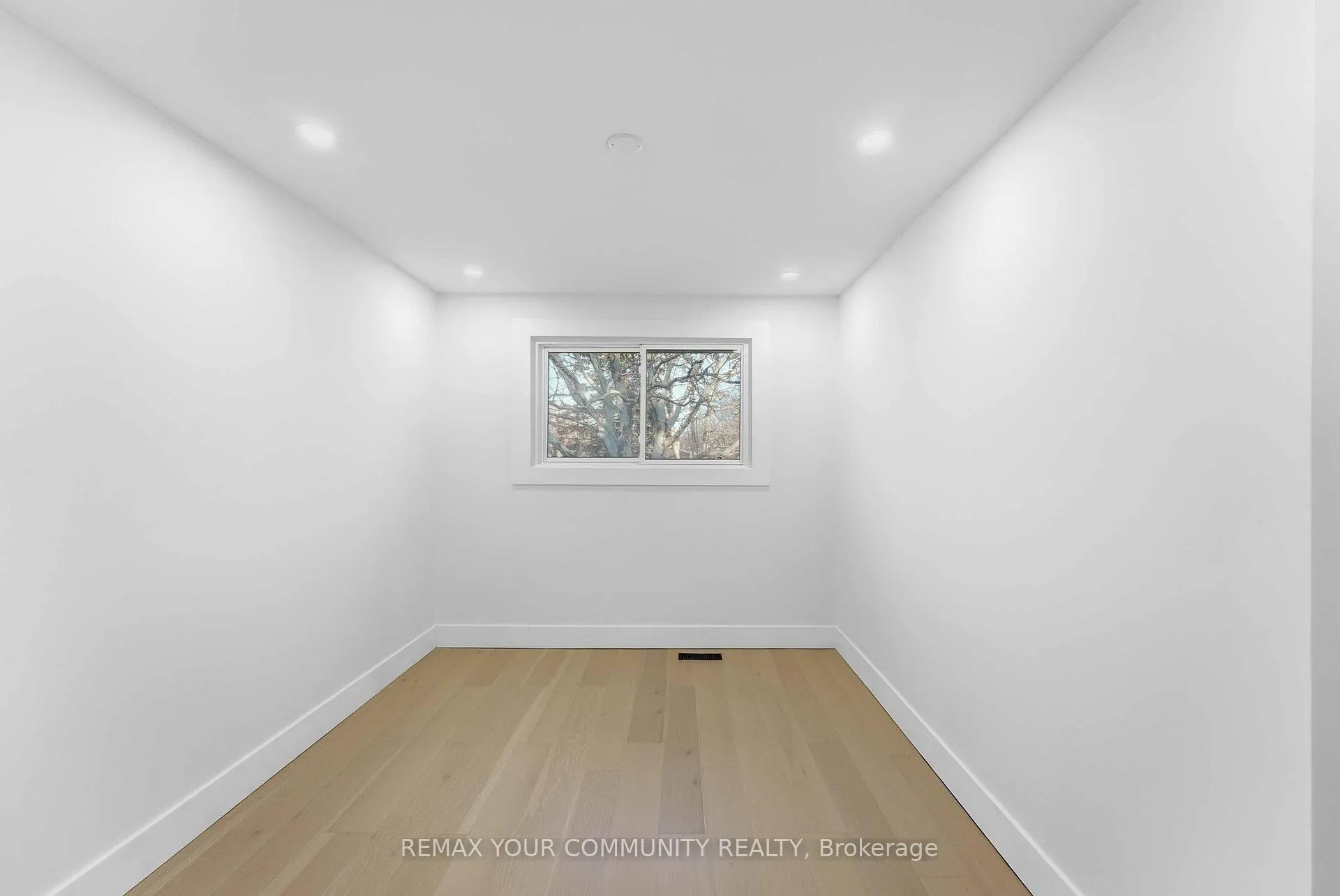 Photo 18 of 4363 Meadowvale Drive, Niagara Falls, Morrison — HOMEH