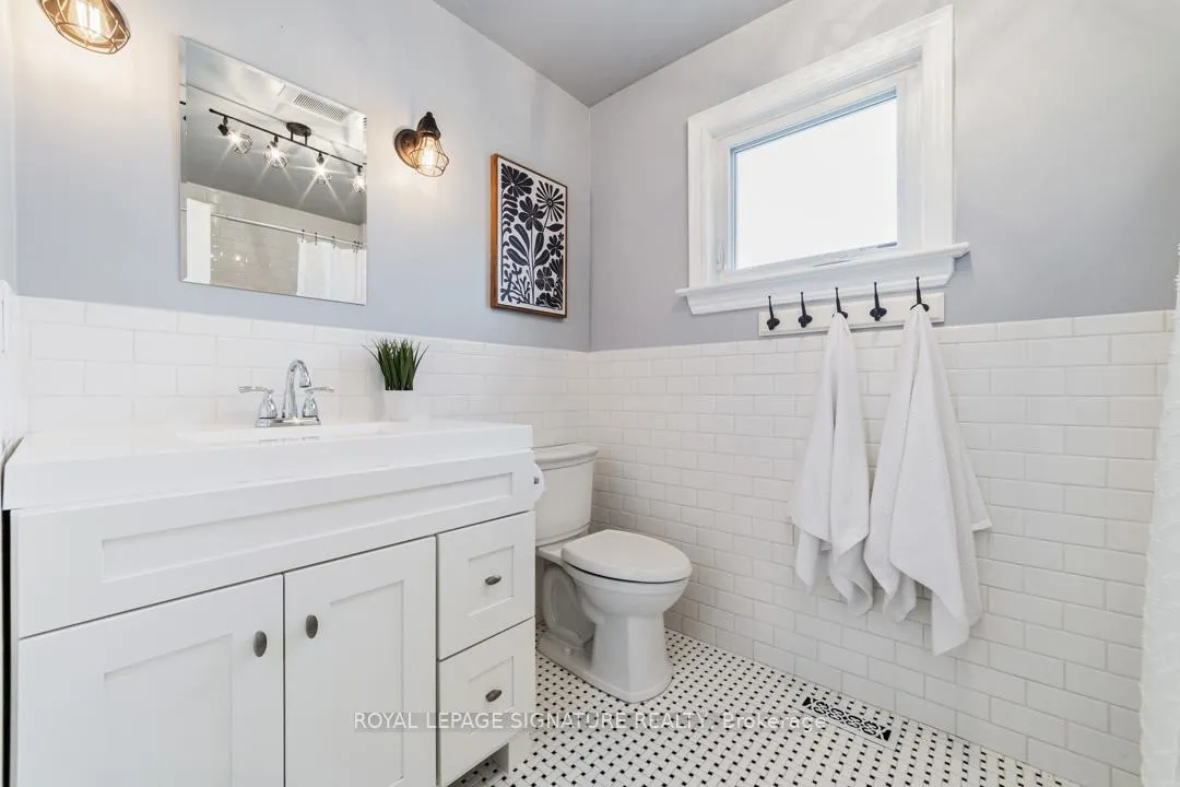 Photo 23 of 905 Cedarbrae Avenue, Milton, Dorset Park — HOMEH