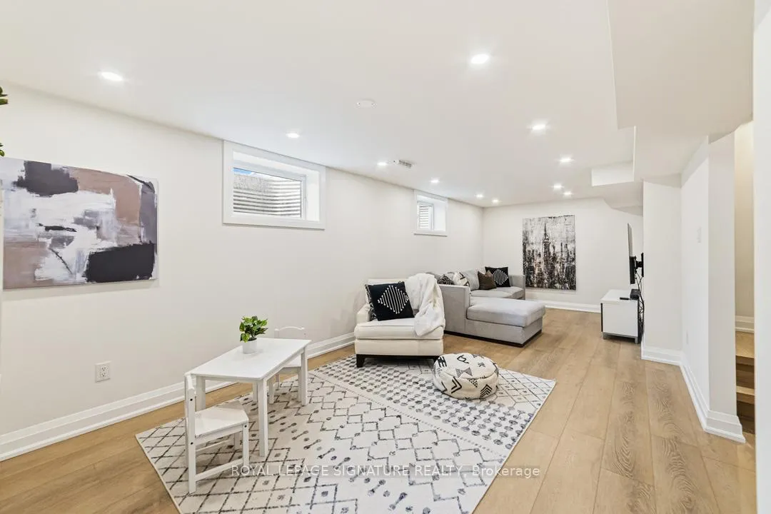 Photo 27 of 905 Cedarbrae Avenue, Milton, Dorset Park — HOMEH