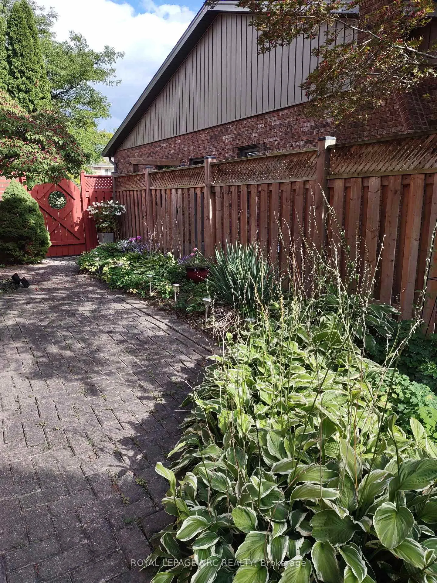 Photo 41 of 7 Barbican Trail, St. Catharines, Burleigh Hill — HOMEH