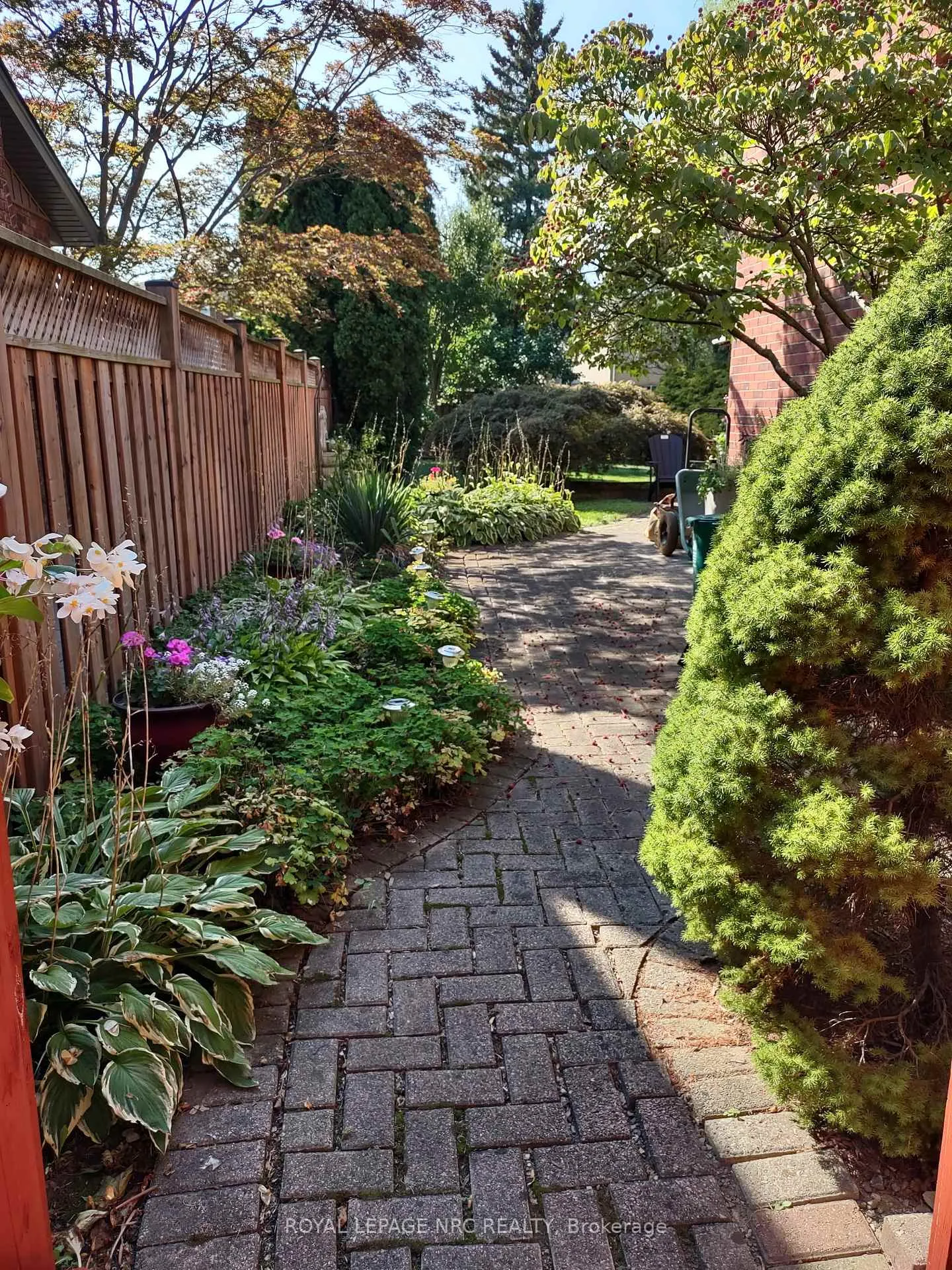 Photo 43 of 7 Barbican Trail, St. Catharines, Burleigh Hill — HOMEH