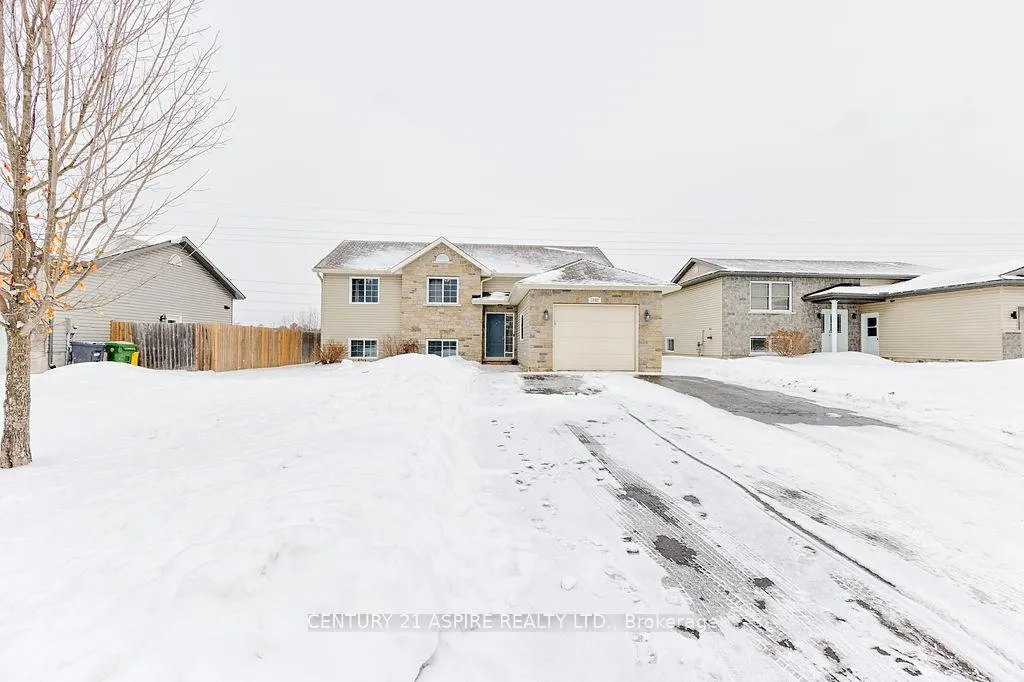 Photo 2 of 1042 Riverstone Street, Petawawa — HOMEH