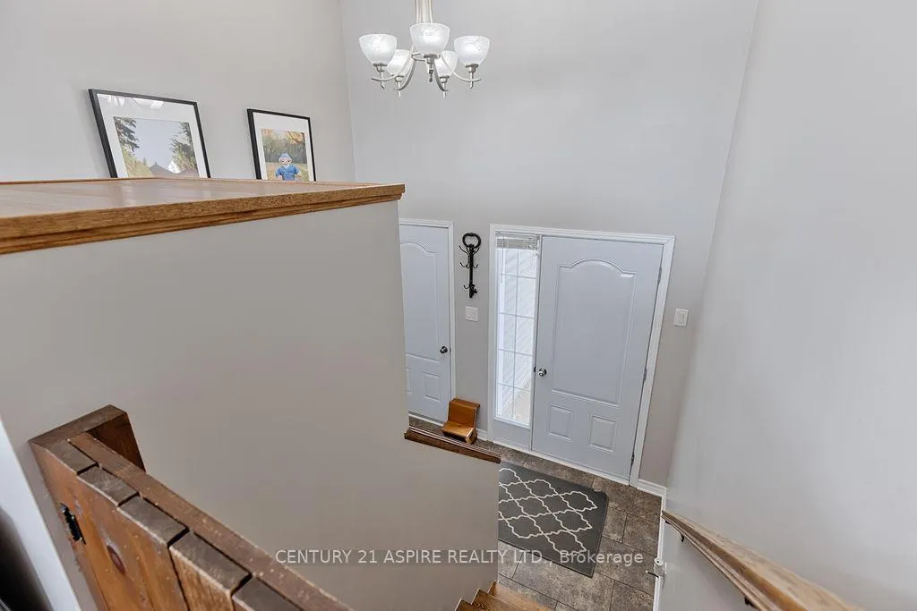 Photo 4 of 1042 Riverstone Street, Petawawa — HOMEH