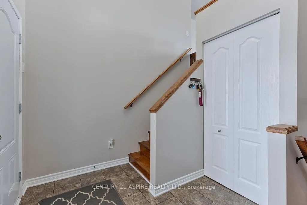 Photo 5 of 1042 Riverstone Street, Petawawa — HOMEH