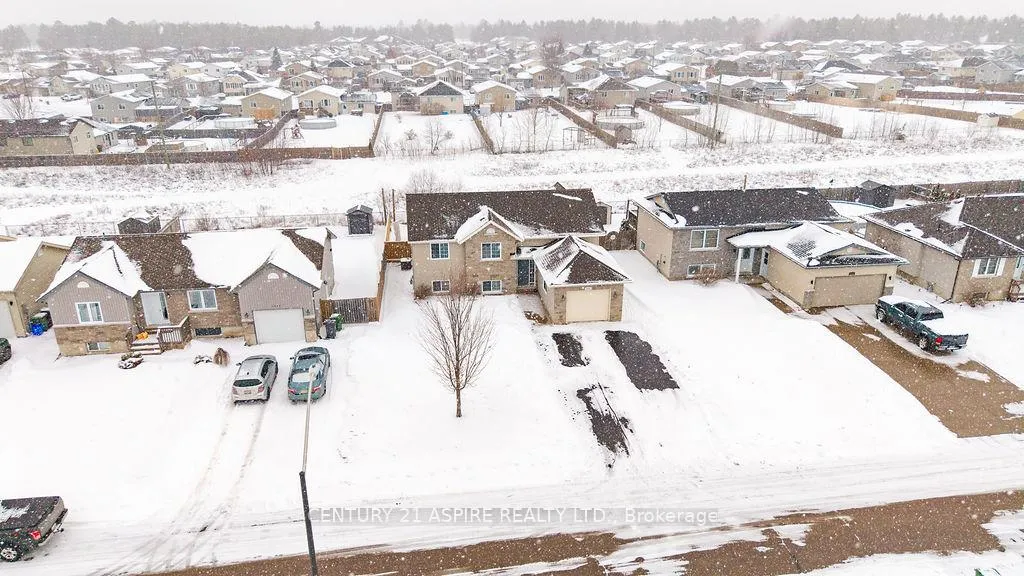 Photo 41 of 1042 Riverstone Street, Petawawa — HOMEH