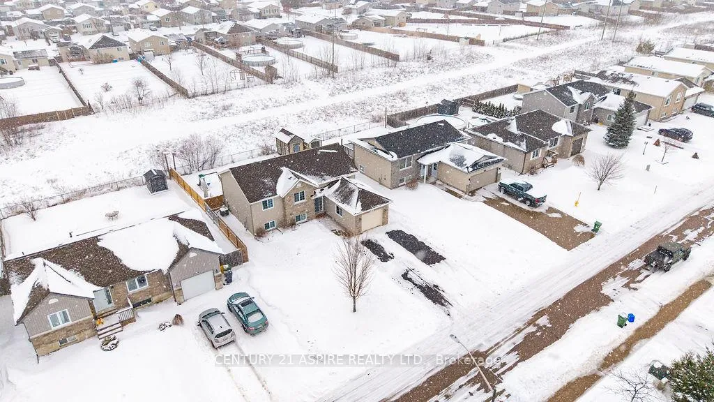 Photo 42 of 1042 Riverstone Street, Petawawa — HOMEH