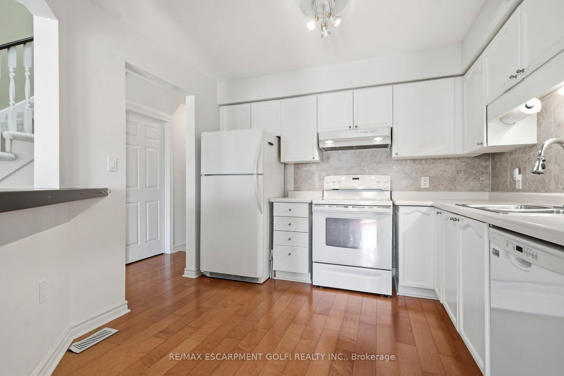 Photo 5 of 53 Myrtle Avenue, St. Catharines, Facer — HOMEH