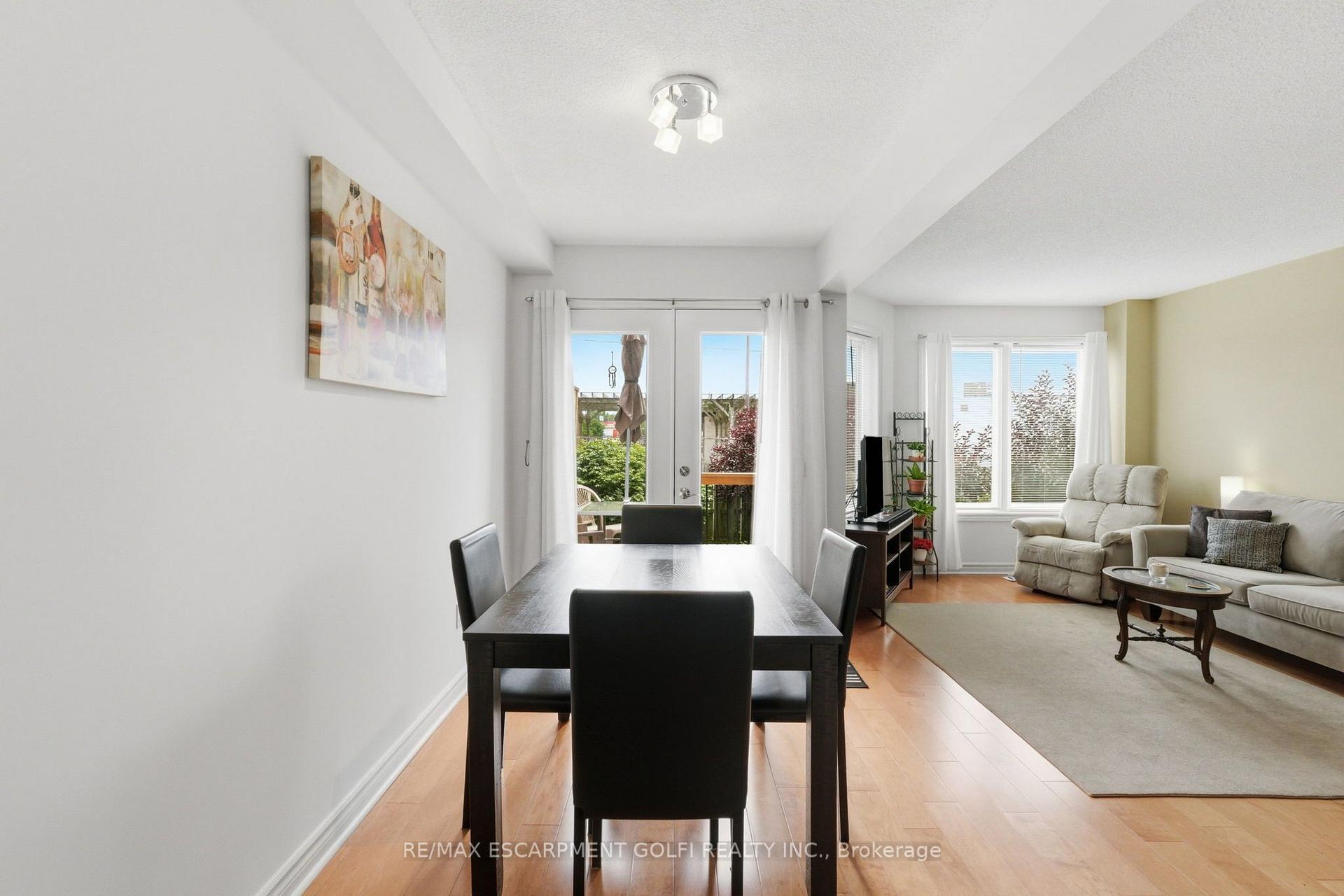 Photo 7 of 53 Myrtle Avenue, St. Catharines, Facer — HOMEH